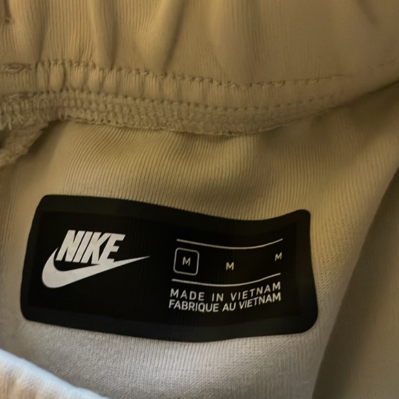 Nike Tech Pants Medium - Picture 11 of 11